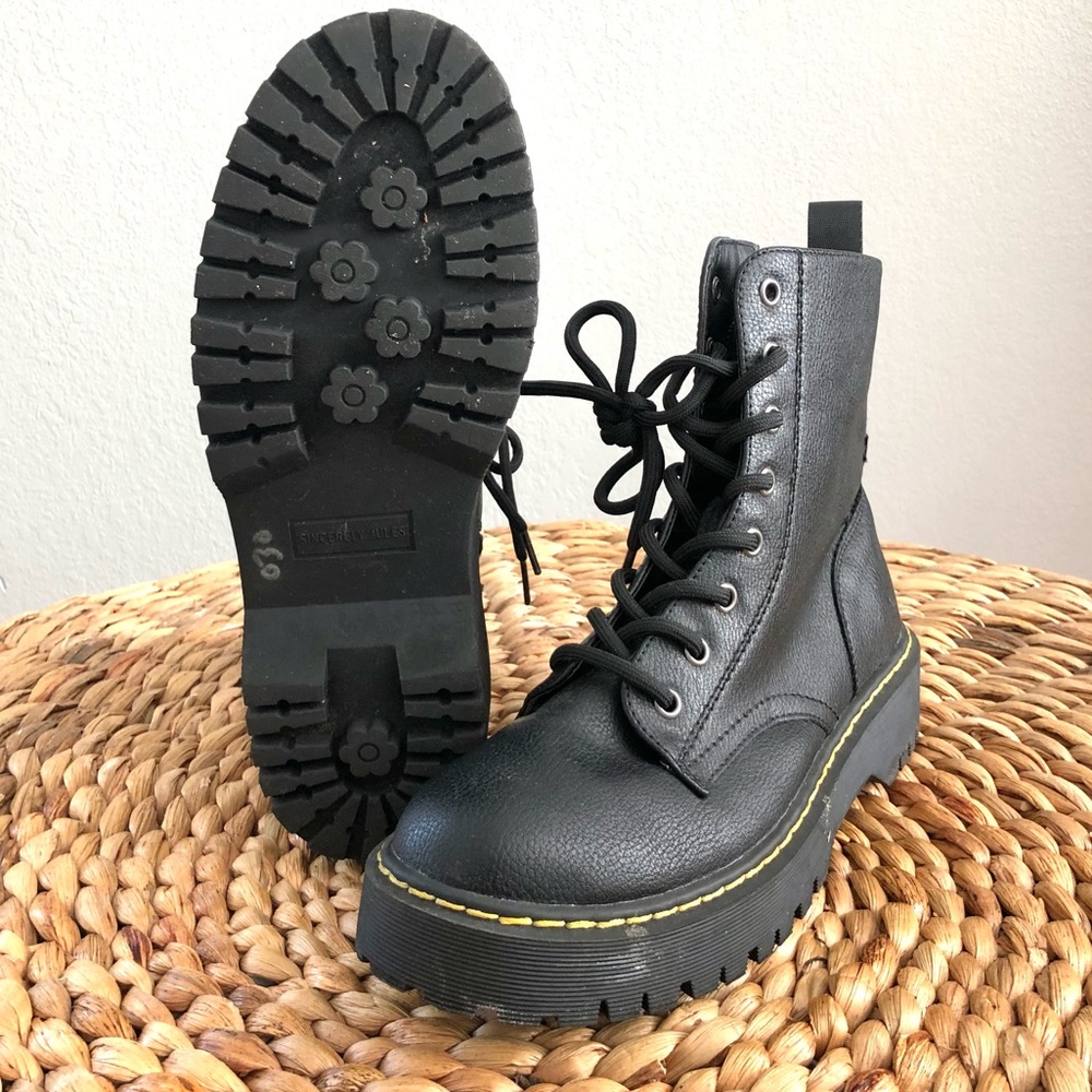 *SOLD*Combat Boots w/ Yellow Stitching
